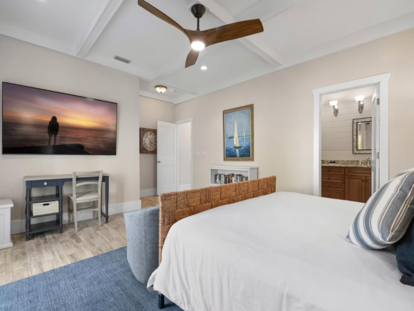 Four Bedroom Vacation Home in Holmes Beach Close to Beach